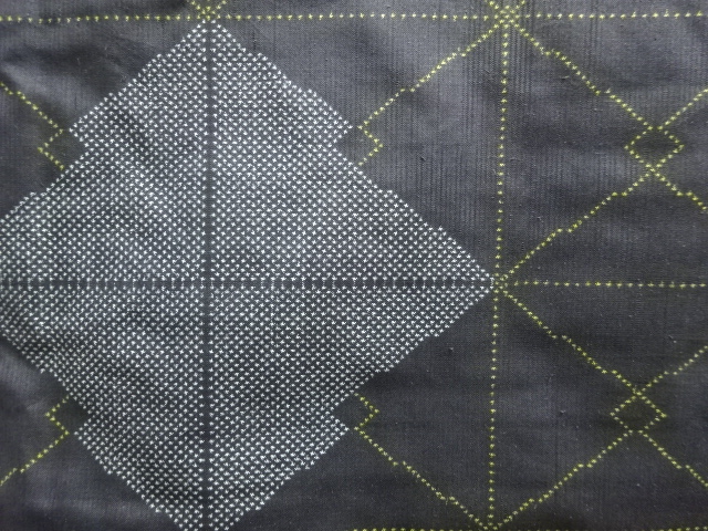 JAPANESE KIMONO / ANTIQUE KIMONO / SILK / DORO OSHIMA TSUMUGI (5 maruki) / WOVEN MATSUKAWABISHI